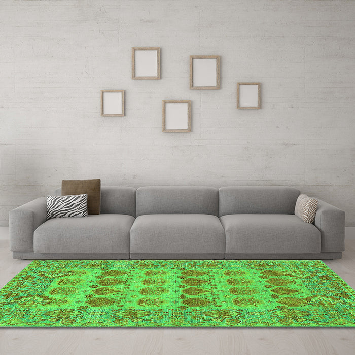 Machine Washable Persian Green Traditional Area Rugs in a Living Room,, wshtr167grn