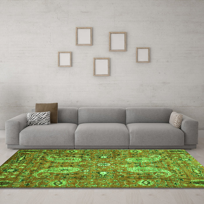 Machine Washable Persian Green Traditional Area Rugs in a Living Room,, wshtr1680grn
