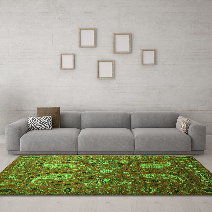 Machine Washable Persian Green Traditional Area Rugs in a Living Room,, wshtr1681grn