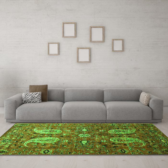 Machine Washable Persian Green Traditional Area Rugs in a Living Room,, wshtr1684grn