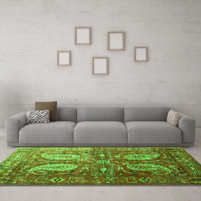 Machine Washable Persian Green Traditional Area Rugs in a Living Room,, wshtr1685grn