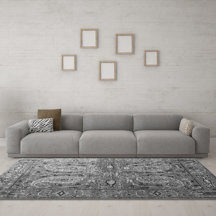 Machine Washable Persian Gray Traditional Rug in a Living Room,, wshtr1685gry