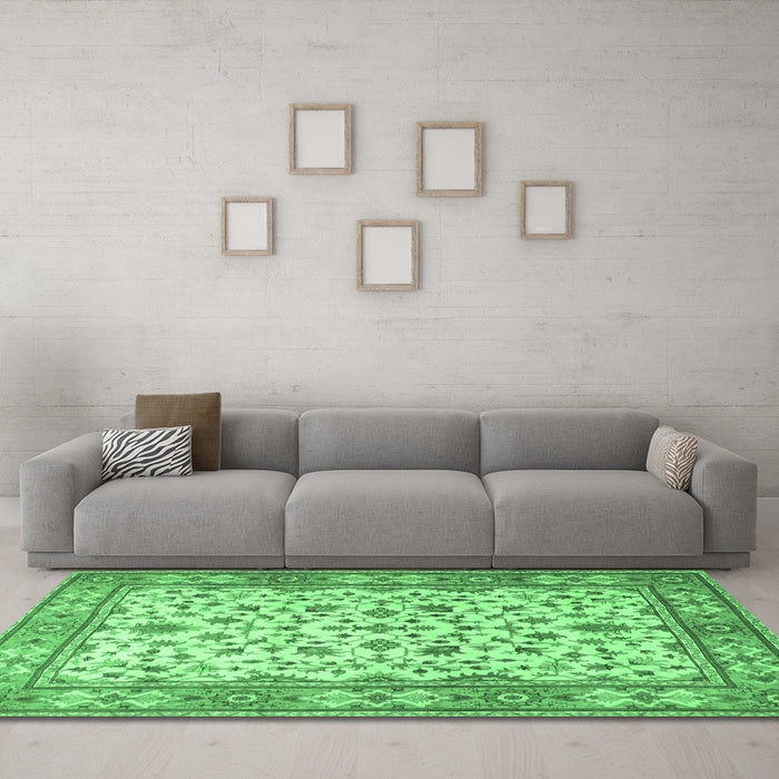 Machine Washable Persian Emerald Green Traditional Area Rugs in a Living Room,, wshtr1691emgrn