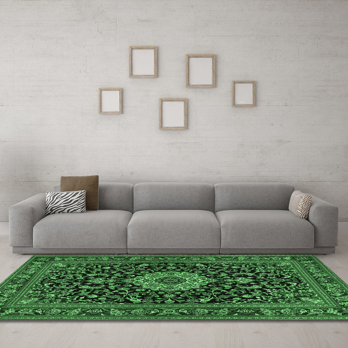 Machine Washable Medallion Emerald Green Traditional Area Rugs in a Living Room,, wshtr1717emgrn