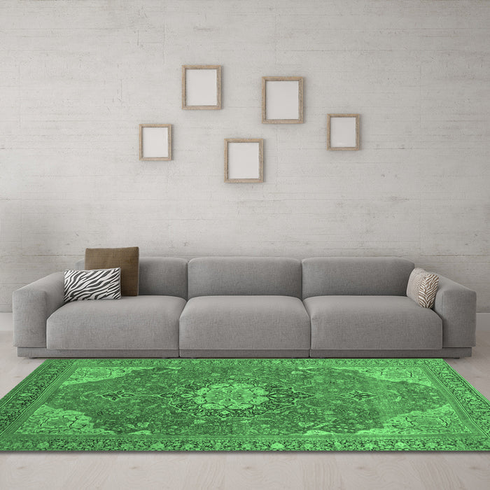 Machine Washable Medallion Emerald Green Traditional Area Rugs in a Living Room,, wshtr171emgrn