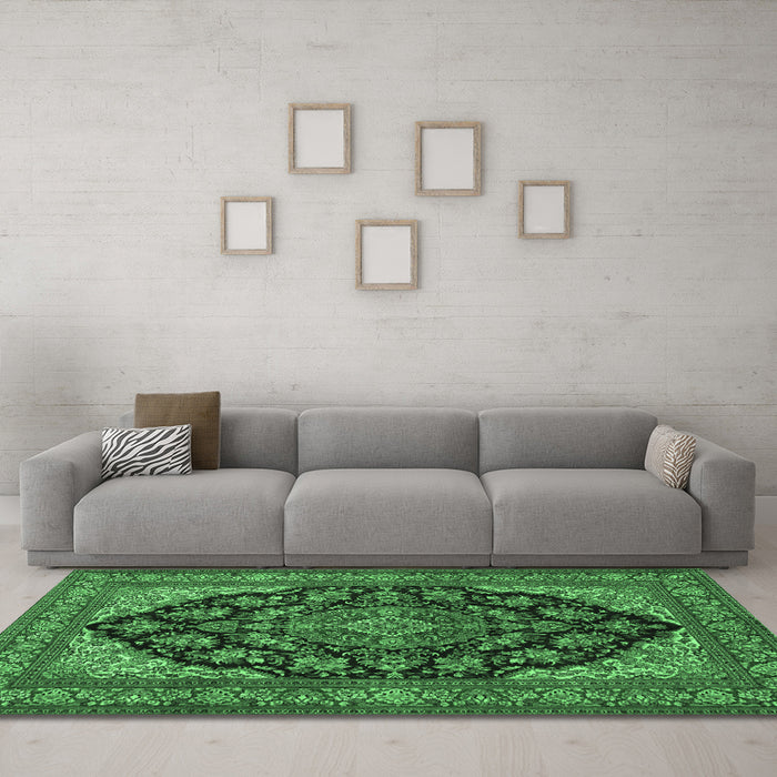 Machine Washable Medallion Emerald Green Traditional Area Rugs in a Living Room,, wshtr1721emgrn