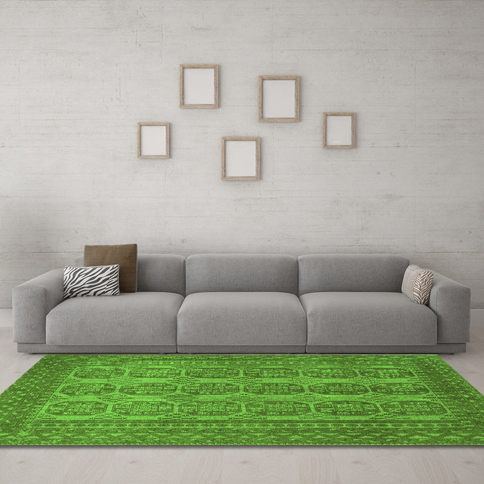 Machine Washable Persian Green Traditional Area Rugs in a Living Room,, wshtr1724grn