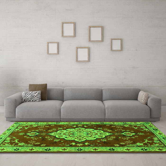 Machine Washable Persian Green Traditional Area Rugs in a Living Room,, wshtr1725grn