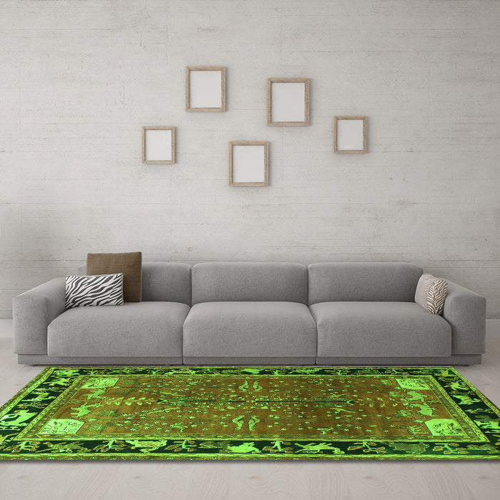 Machine Washable Animal Green Traditional Area Rugs in a Living Room,, wshtr172grn