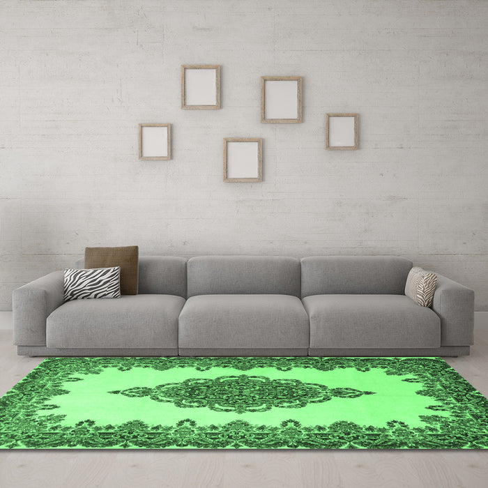Machine Washable Medallion Emerald Green Traditional Area Rugs in a Living Room,, wshtr1731emgrn