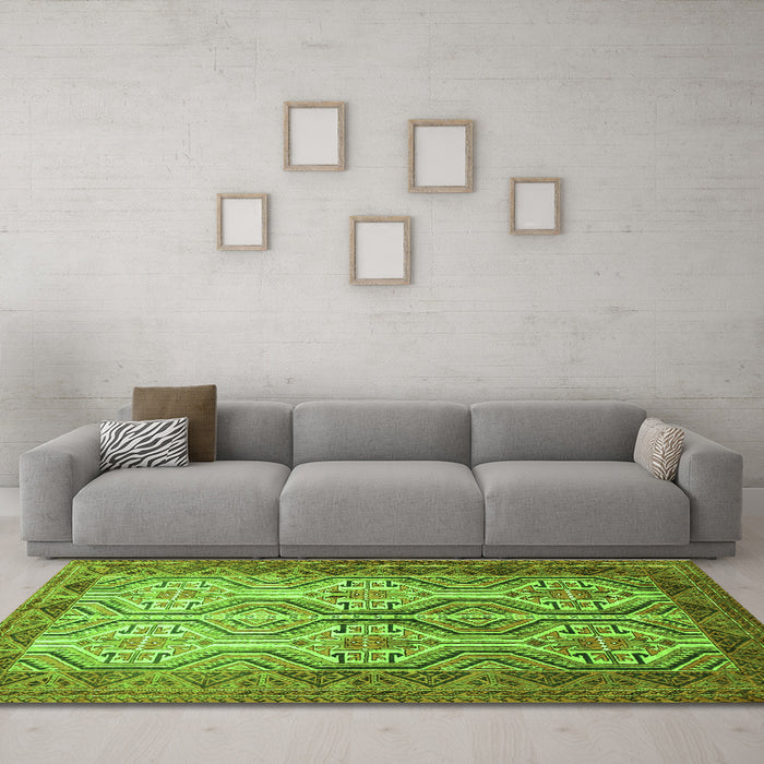 Machine Washable Persian Green Traditional Area Rugs in a Living Room,, wshtr1732grn