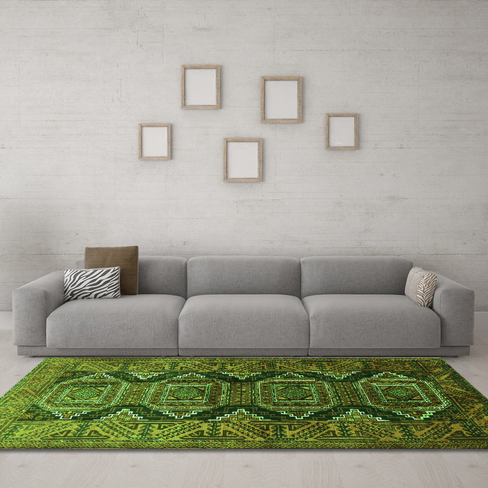 Machine Washable Persian Green Traditional Area Rugs in a Living Room,, wshtr1736grn