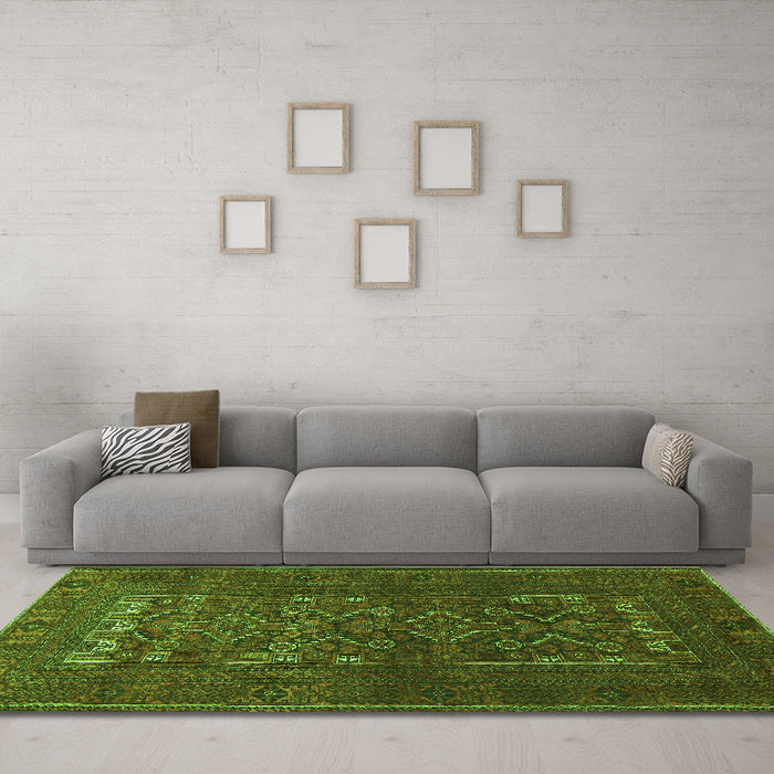 Machine Washable Persian Green Traditional Area Rugs in a Living Room,, wshtr1739grn