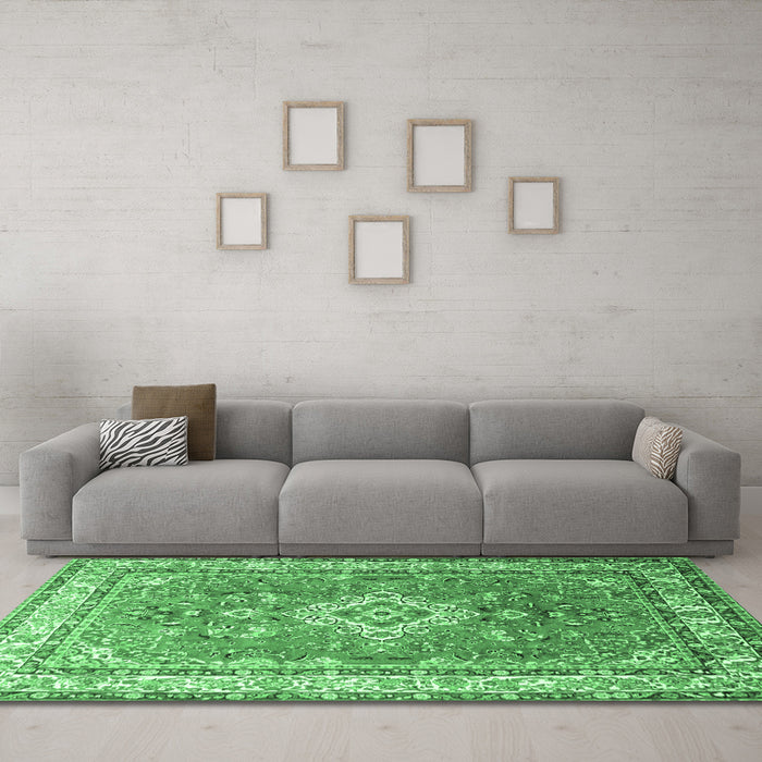 Machine Washable Persian Emerald Green Traditional Area Rugs in a Living Room,, wshtr173emgrn