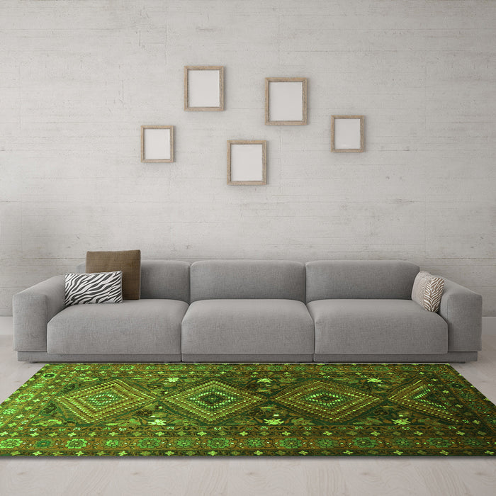 Machine Washable Persian Green Traditional Area Rugs in a Living Room,, wshtr1747grn