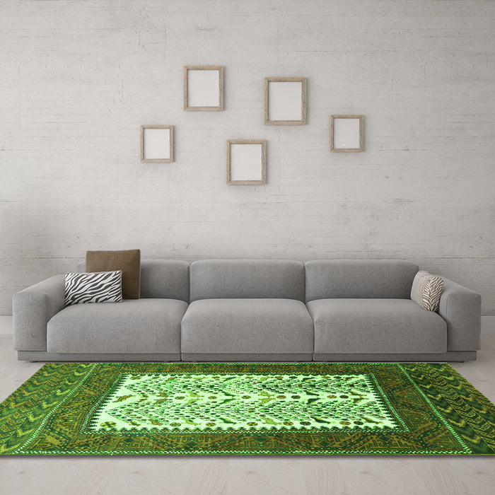 Machine Washable Persian Green Traditional Area Rugs in a Living Room,, wshtr1761grn