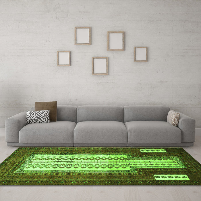 Machine Washable Persian Green Traditional Area Rugs in a Living Room,, wshtr1764grn