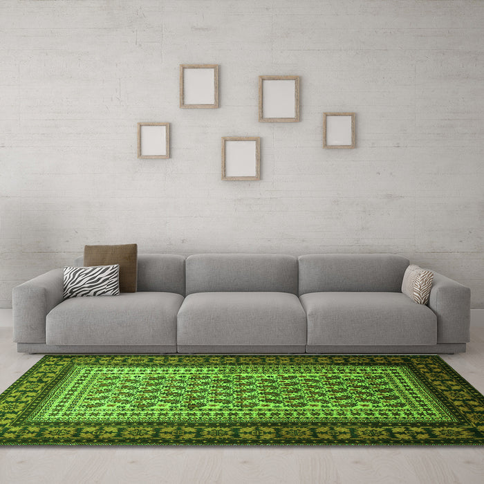 Machine Washable Persian Green Traditional Area Rugs in a Living Room,, wshtr1766grn