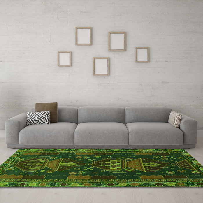 Machine Washable Persian Green Traditional Area Rugs in a Living Room,, wshtr1773grn