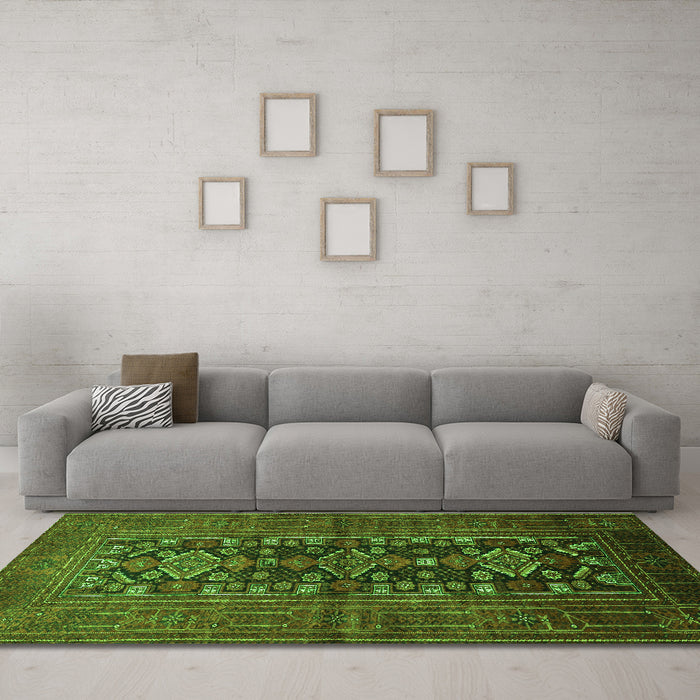 Machine Washable Persian Green Traditional Area Rugs in a Living Room,, wshtr1778grn
