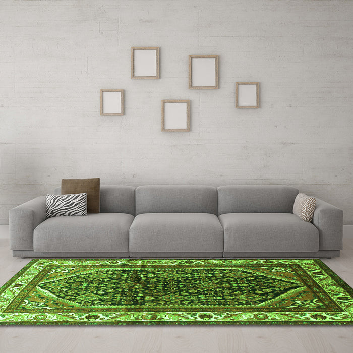 Machine Washable Persian Green Traditional Area Rugs in a Living Room,, wshtr178grn
