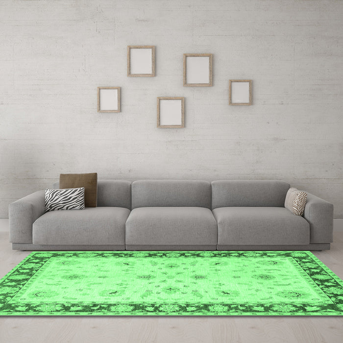 Machine Washable Persian Emerald Green Traditional Area Rugs in a Living Room,, wshtr1792emgrn