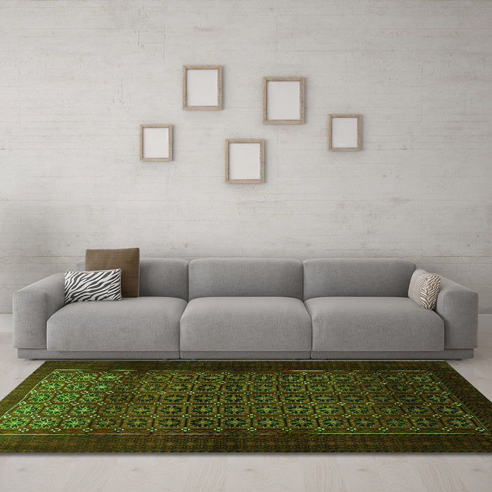 Machine Washable Persian Green Traditional Area Rugs in a Living Room,, wshtr1801grn