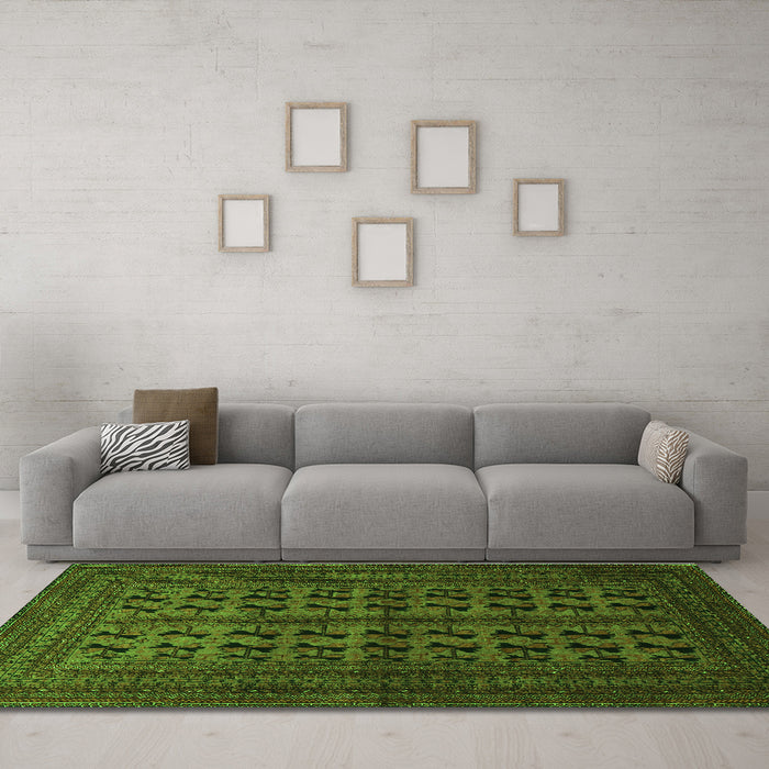 Machine Washable Persian Green Traditional Area Rugs in a Living Room,, wshtr1804grn