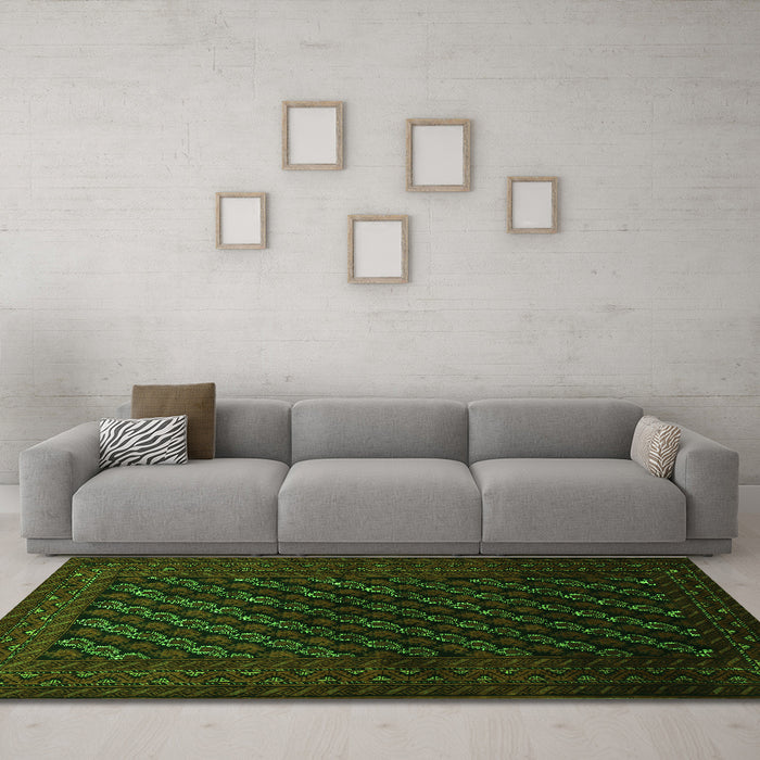 Machine Washable Persian Green Traditional Area Rugs in a Living Room,, wshtr1806grn