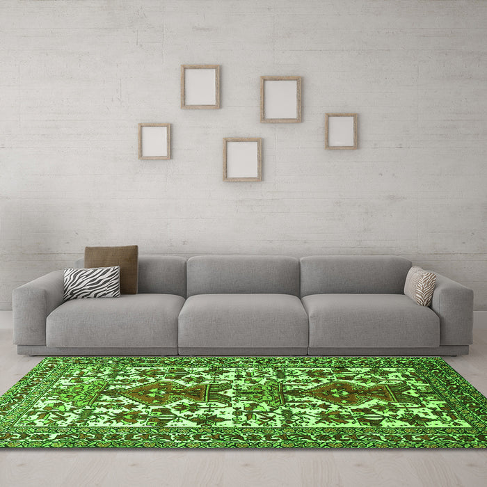 Machine Washable Persian Green Traditional Area Rugs in a Living Room,, wshtr1807grn