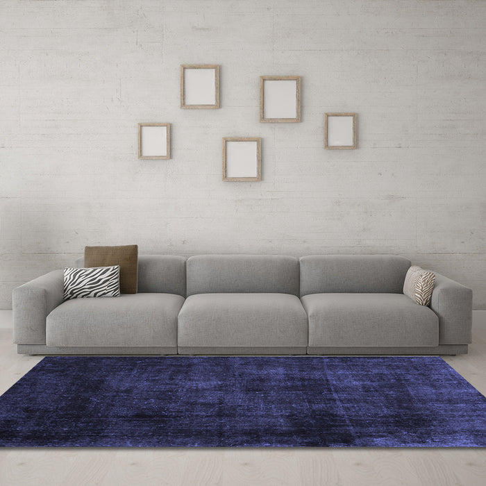 Machine Washable Persian Blue Traditional Rug in a Living Room, wshtr1819blu