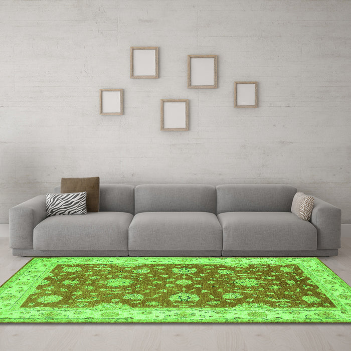 Machine Washable Persian Green Traditional Area Rugs in a Living Room,, wshtr1821grn