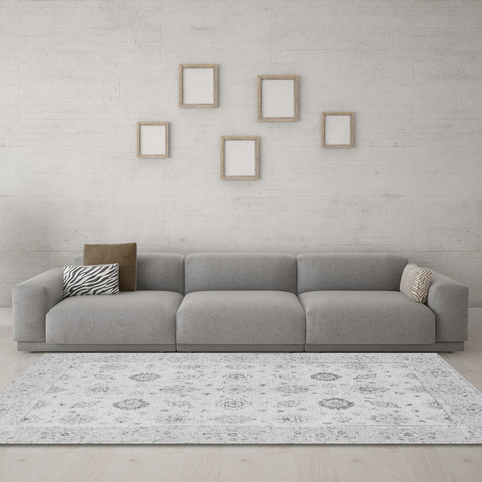 Machine Washable Persian Gray Traditional Rug in a Living Room,, wshtr1822gry