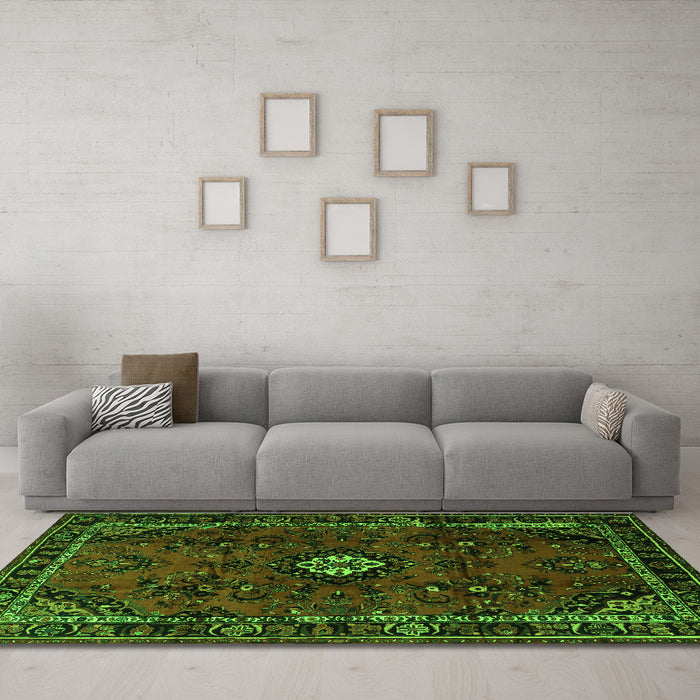 Machine Washable Persian Green Traditional Area Rugs in a Living Room,, wshtr1825grn