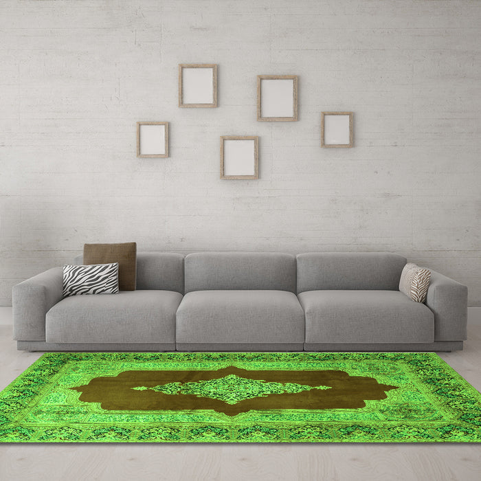Machine Washable Medallion Green Traditional Area Rugs in a Living Room,, wshtr1826grn