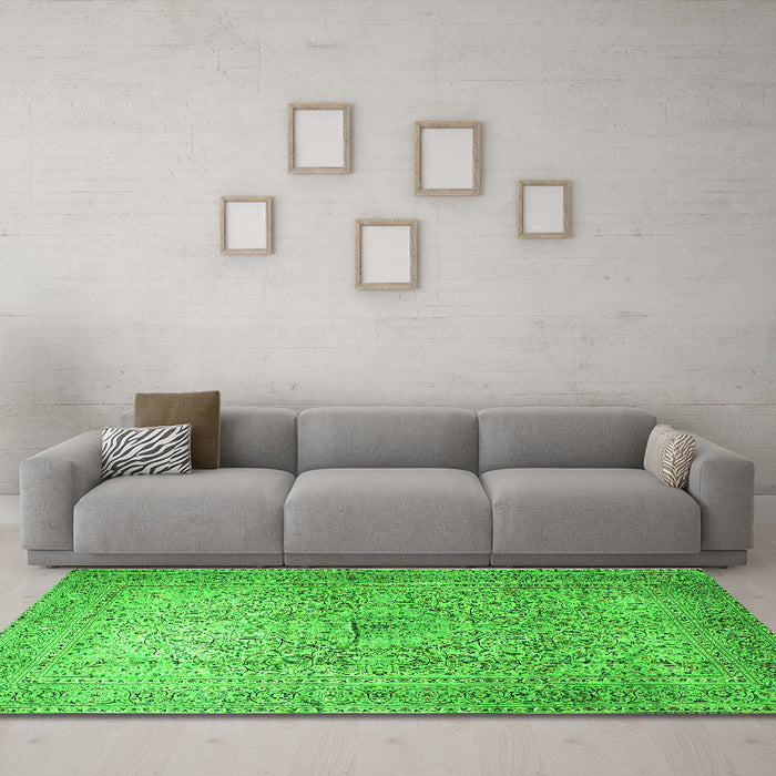 Machine Washable Persian Green Traditional Area Rugs in a Living Room,, wshtr1827grn