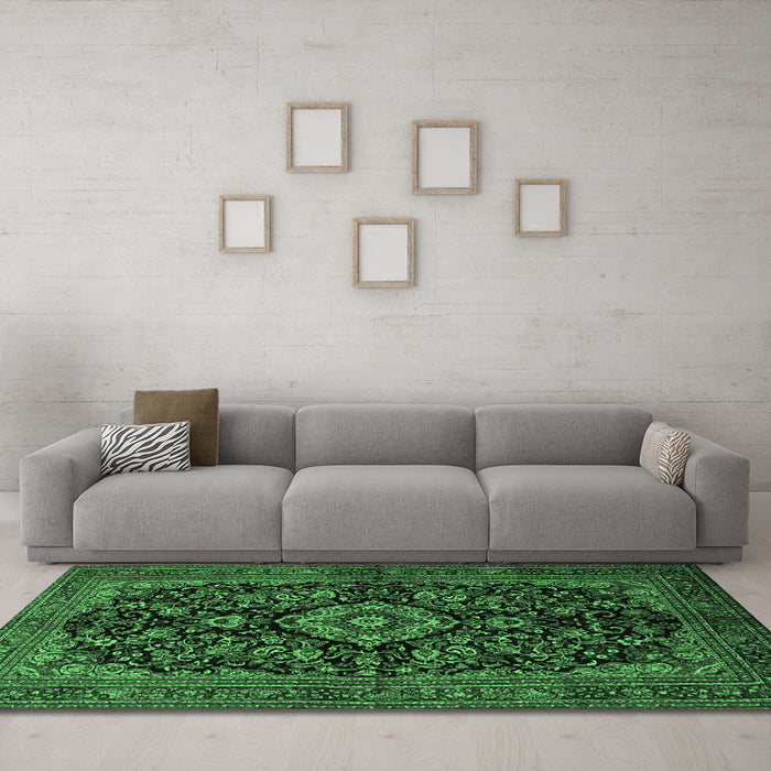Machine Washable Medallion Emerald Green Traditional Area Rugs in a Living Room,, wshtr1828emgrn