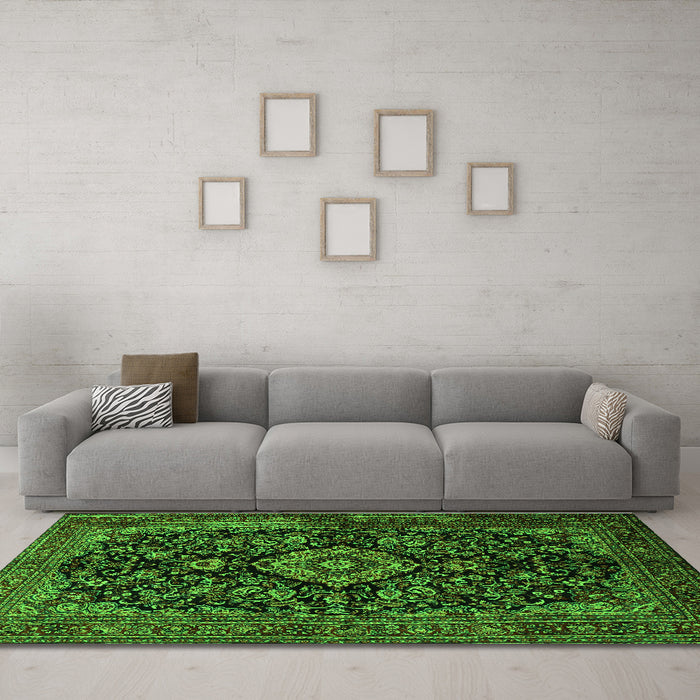 Machine Washable Medallion Green Traditional Area Rugs in a Living Room,, wshtr1828grn