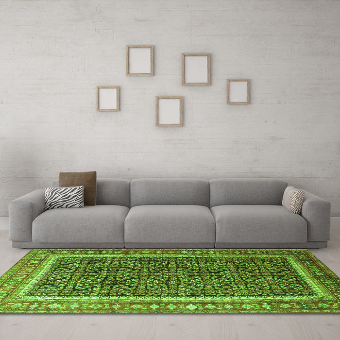 Machine Washable Persian Green Traditional Area Rugs in a Living Room,, wshtr182grn