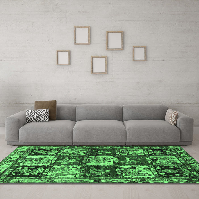 Machine Washable Persian Emerald Green Traditional Area Rugs in a Living Room,, wshtr1832emgrn