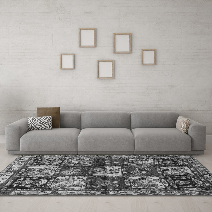 Machine Washable Persian Gray Traditional Rug in a Living Room,, wshtr1832gry