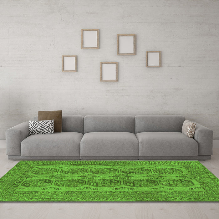 Machine Washable Persian Green Traditional Area Rugs in a Living Room,, wshtr1833grn