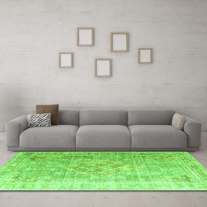 Machine Washable Persian Green Traditional Area Rugs in a Living Room,, wshtr1835grn