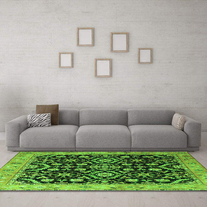 Machine Washable Persian Green Traditional Area Rugs in a Living Room,, wshtr1837grn