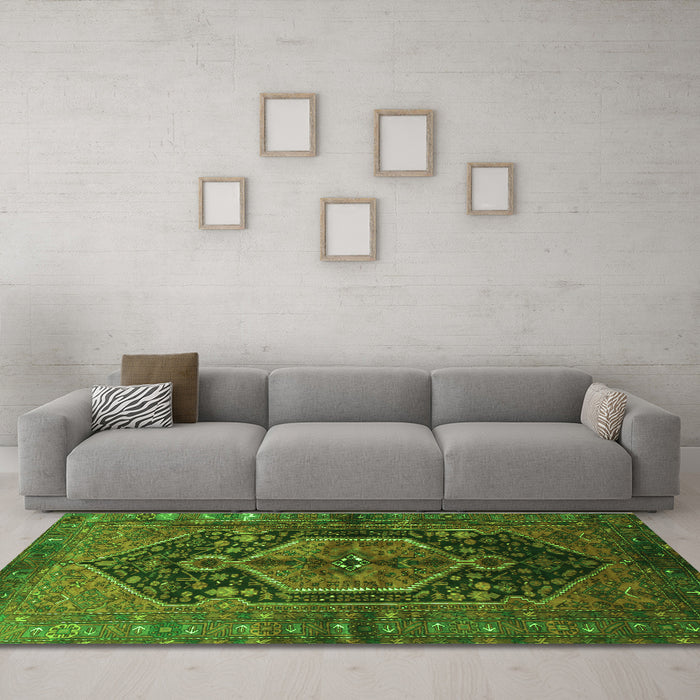 Machine Washable Persian Green Traditional Area Rugs in a Living Room,, wshtr183grn