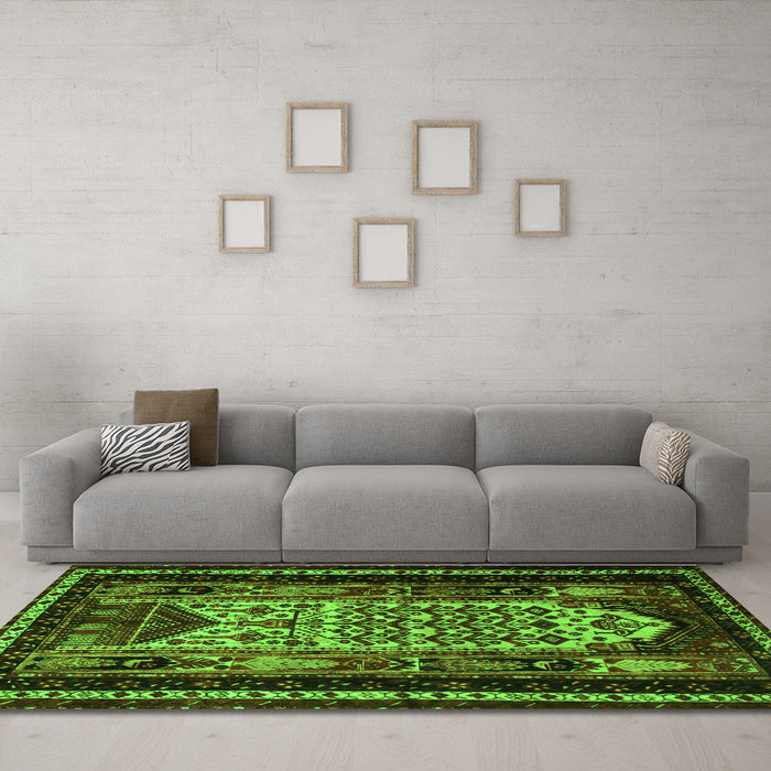 Machine Washable Persian Green Traditional Area Rugs in a Living Room,, wshtr1840grn