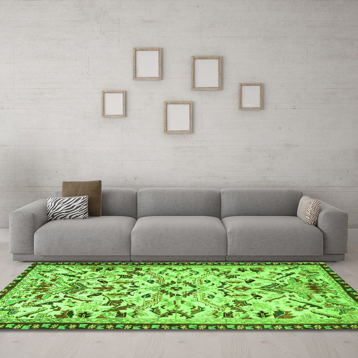 Machine Washable Animal Green Traditional Area Rugs in a Living Room,, wshtr1841grn