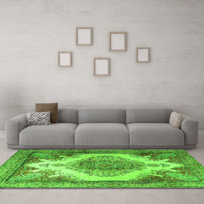 Machine Washable Persian Green Traditional Area Rugs in a Living Room,, wshtr1842grn