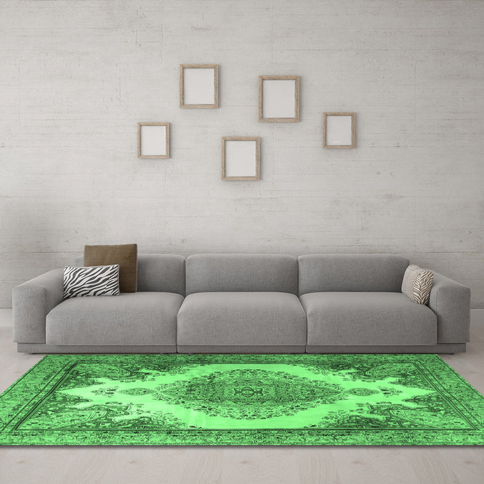 Machine Washable Persian Emerald Green Traditional Area Rugs in a Living Room,, wshtr1842emgrn