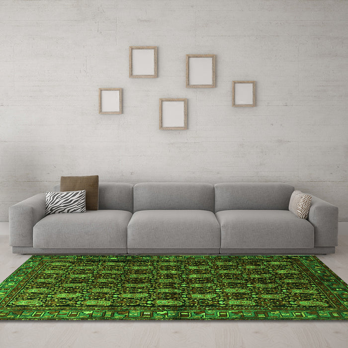 Machine Washable Persian Green Traditional Area Rugs in a Living Room,, wshtr1846grn